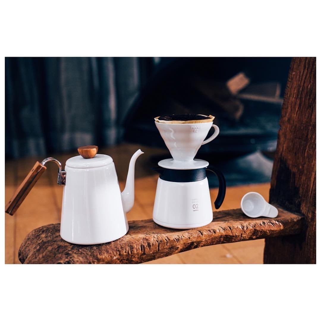 Hario V60 Insulated Stainless Steel Server 600 - WhiteV60 Coffee Serverفولت VOLT
